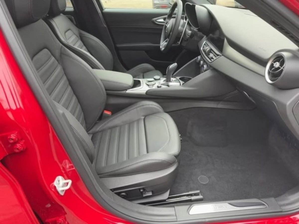 Alfa Romeo Giulia 2.0 Turbo 280 CV AT8 AWD Q4 Veloce (11)