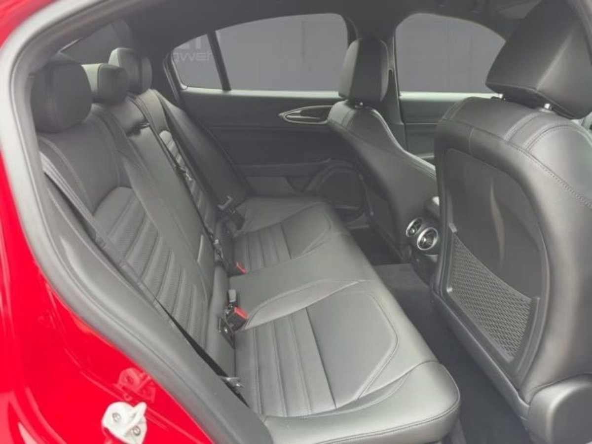 Alfa Romeo Giulia 2.0 Turbo 280 CV AT8 AWD Q4 Veloce (12)