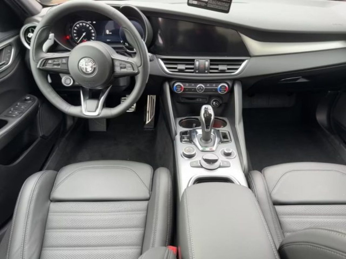 Alfa Romeo Giulia 2.0 Turbo 280 CV AT8 AWD Q4 Veloce (8)