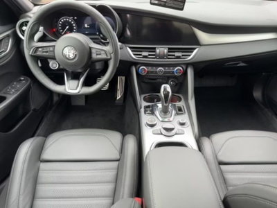 Alfa Romeo Giulia 2.0 Turbo 280 CV AT8 AWD Q4 Veloce (8)