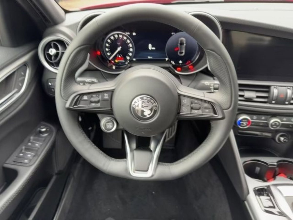 Alfa Romeo Giulia 2.0 Turbo 280 CV AT8 AWD Q4 Veloce (9)