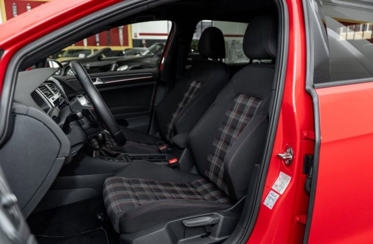 Volkswagen Golf 2.0 tsi GTI MT Ultimate 245cv (3)