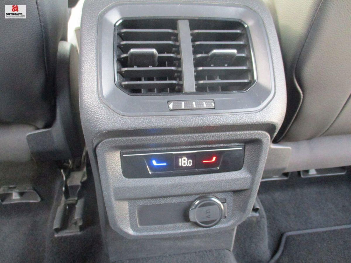 Volkswagen Tiguan 2.0 TDI 150 CV SCR DSG 4MOTION R-Line (13)