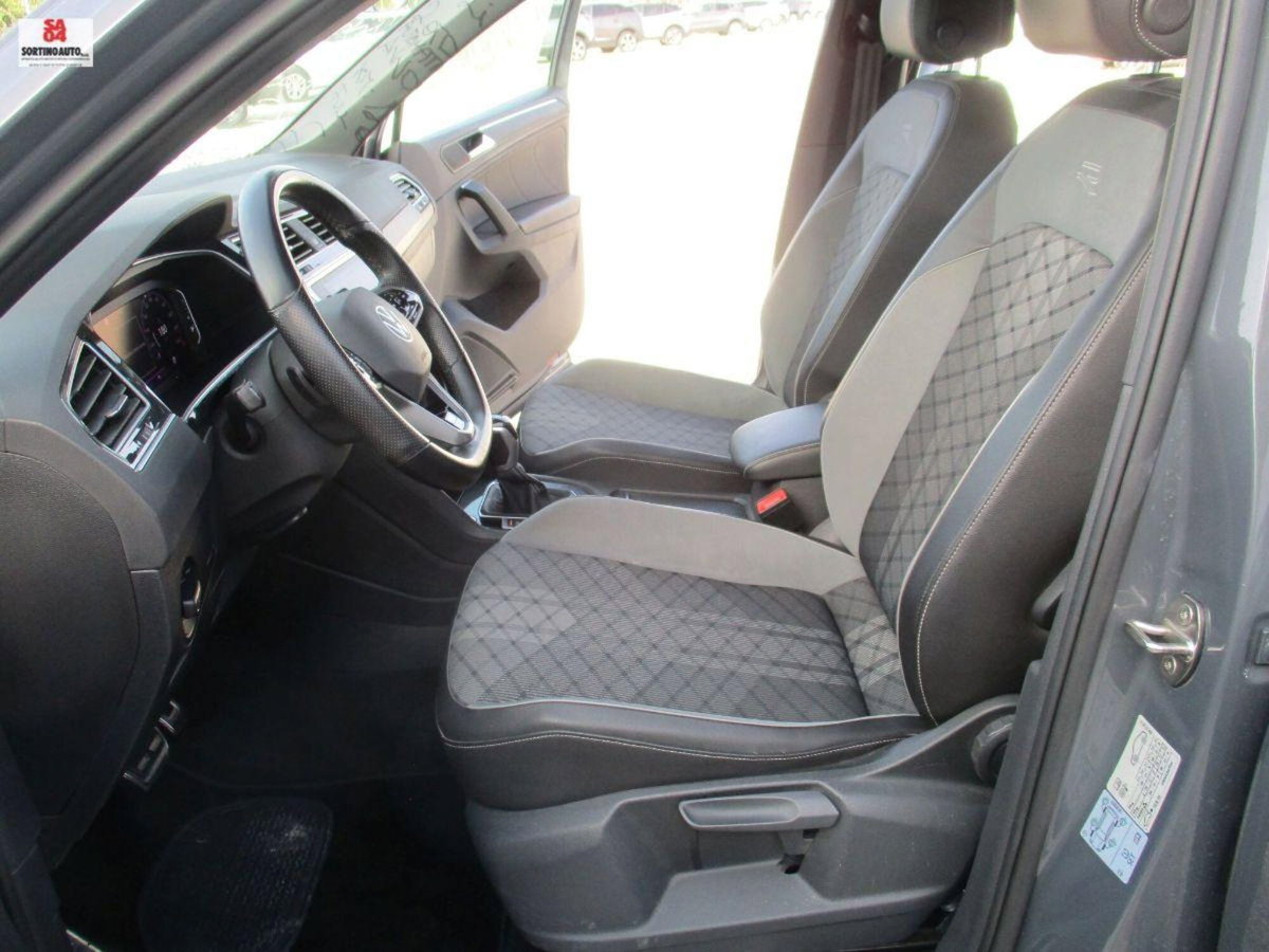 Volkswagen Tiguan 2.0 TDI 150 CV SCR DSG 4MOTION R-Line (14)