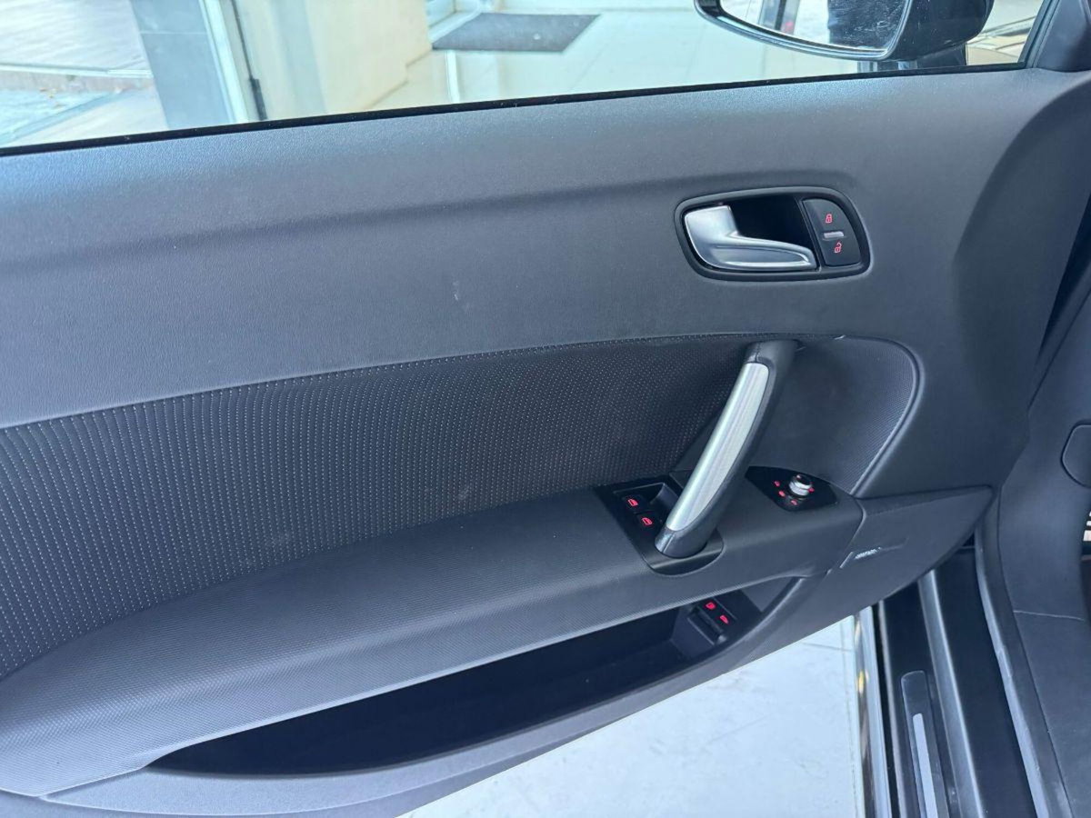 Audi TT Cabrio 2.0 TDI quattro (8)