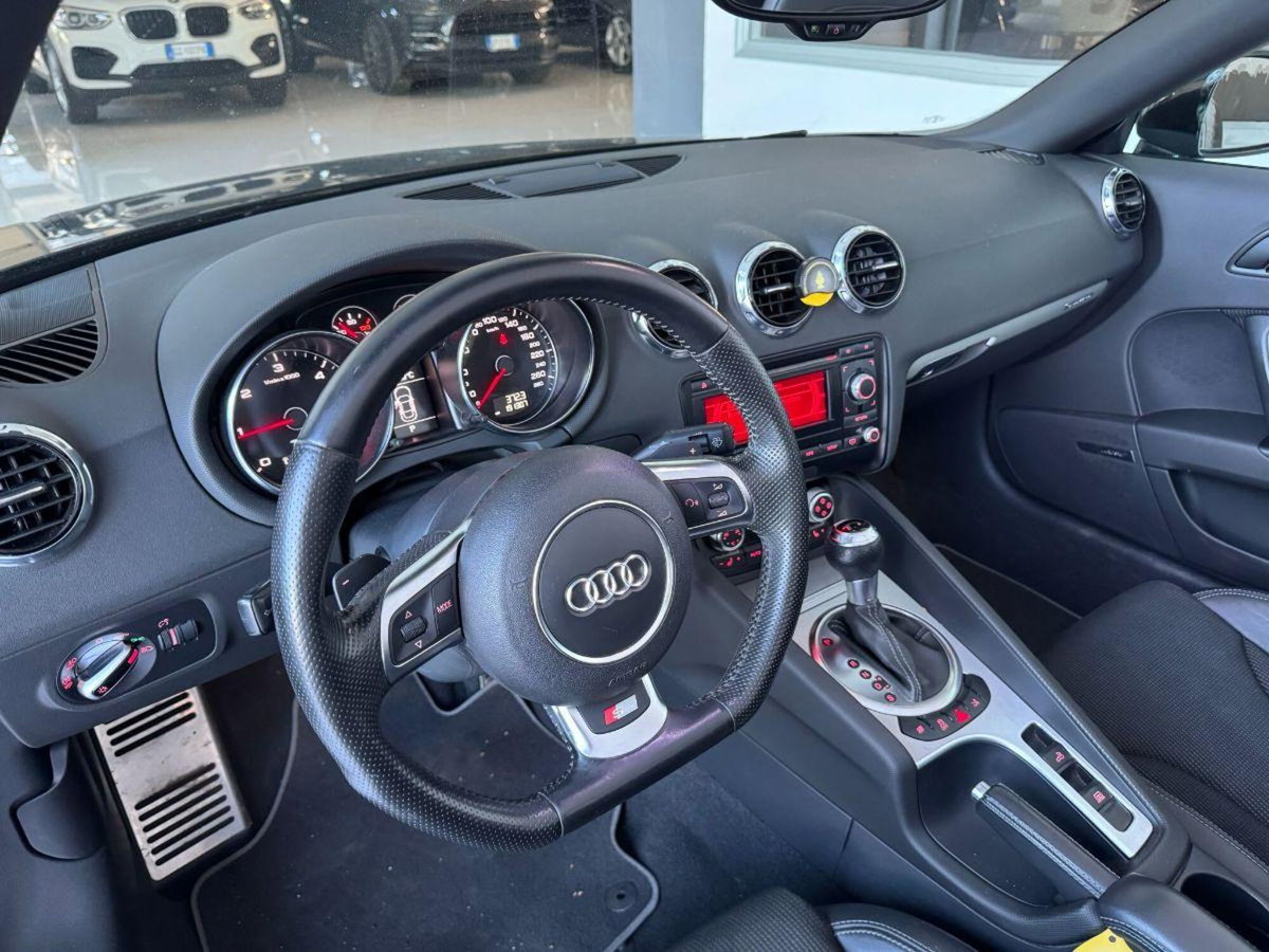 Audi TT Cabrio 2.0 TDI quattro (9)