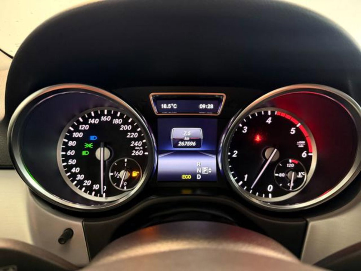 Mercedes-Benz Classe ML 350 BlueTEC 4Matic Premium (17)