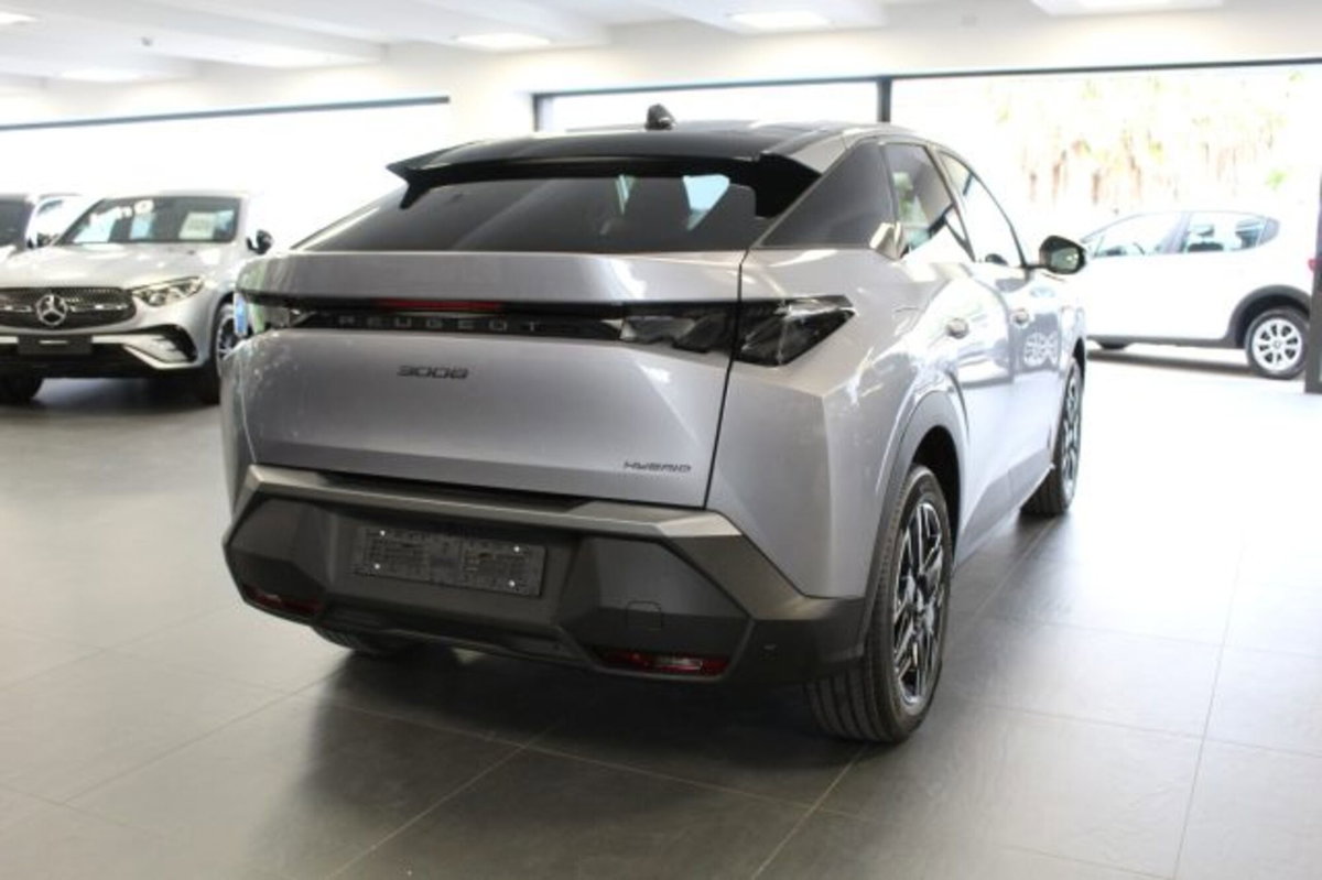 Peugeot 3008 1.2 hybrid GT Exclusive 145cv e-dcs6 (11)