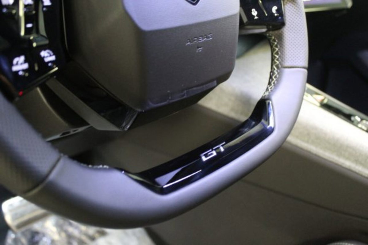 Peugeot 3008 1.2 hybrid GT Exclusive 145cv e-dcs6 (13)