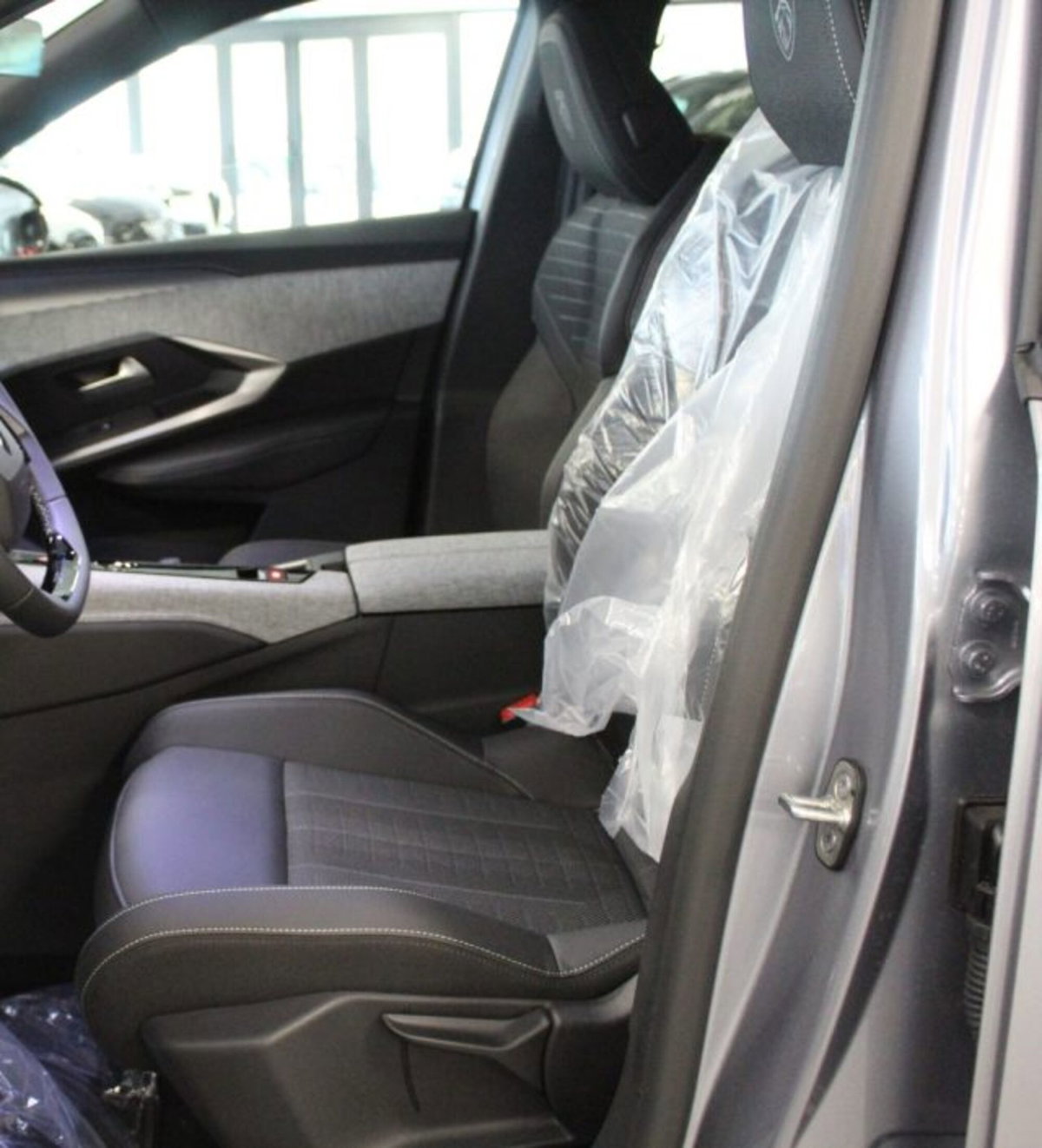Peugeot 3008 1.2 hybrid GT Exclusive 145cv e-dcs6 (2)