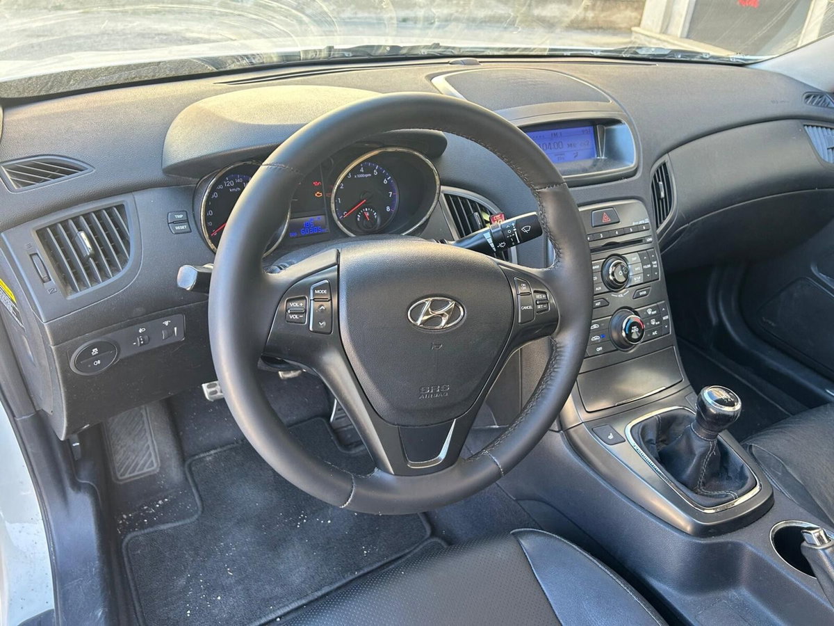 Hyundai Genesis Coupe 2.0 Turbo Sport (12)