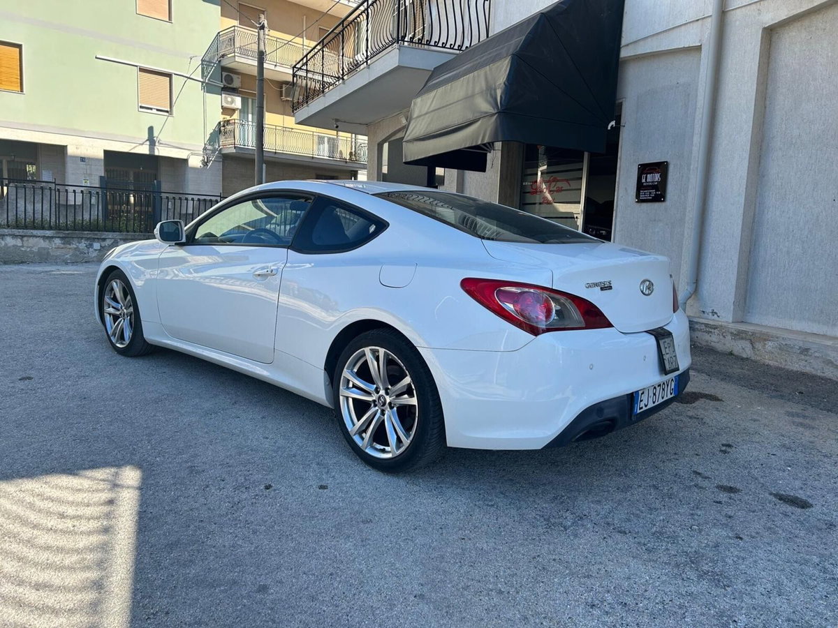Hyundai Genesis Coupe 2.0 Turbo Sport (4)