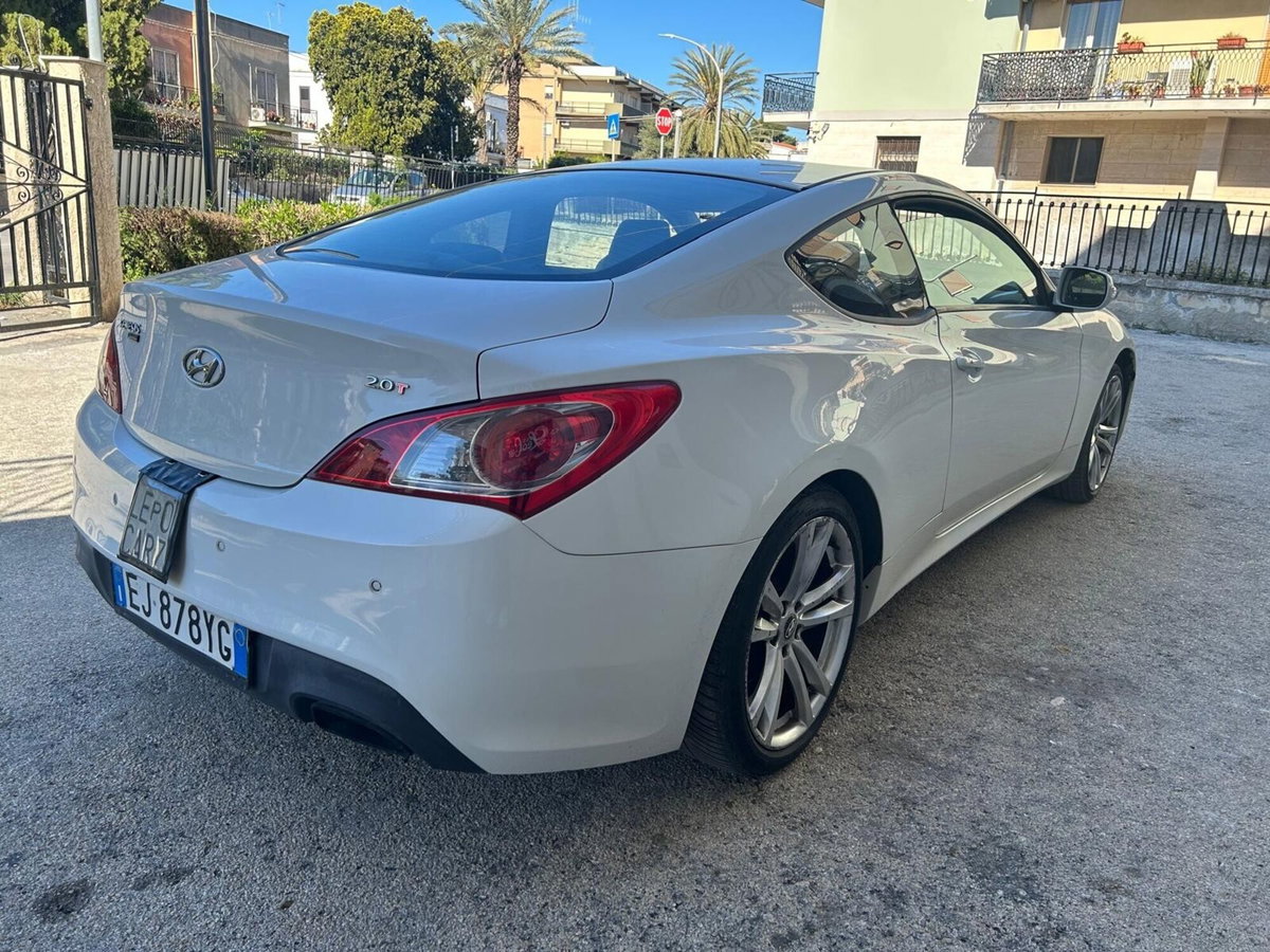 Hyundai Genesis Coupe 2.0 Turbo Sport (6)
