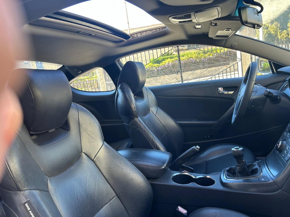Hyundai Genesis Coupe 2.0 Turbo Sport (8)