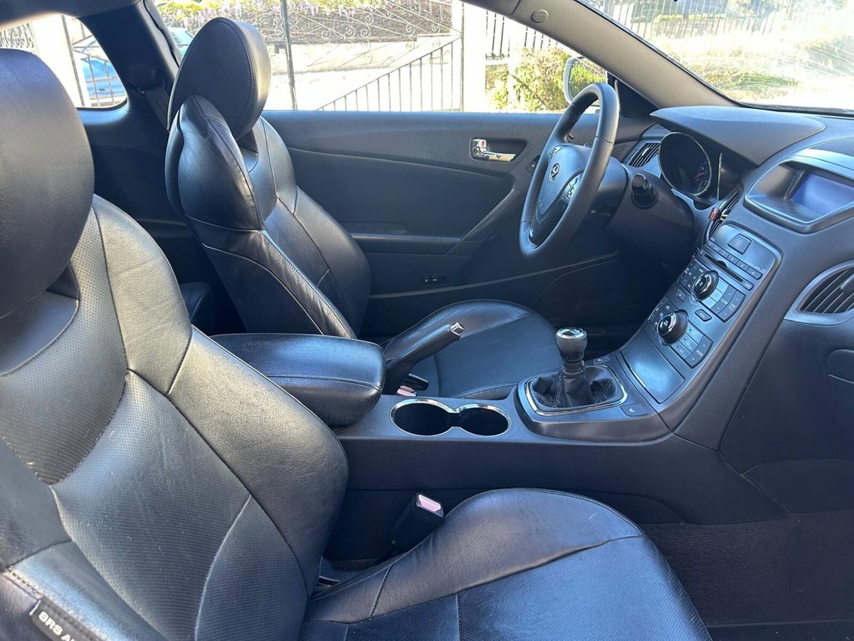 Hyundai Genesis Coupe 2.0 Turbo Sport (9)
