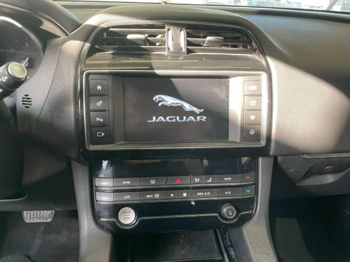 Jaguar F-Pace 2.0 D 180 CV AWD Portfolio (13)