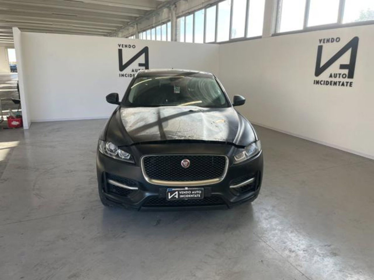 Jaguar F-Pace 2.0 D 180 CV AWD Portfolio (2)