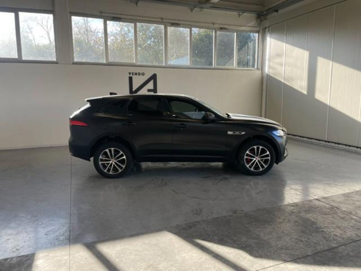 Jaguar F-Pace 2.0 D 180 CV AWD Portfolio (8)