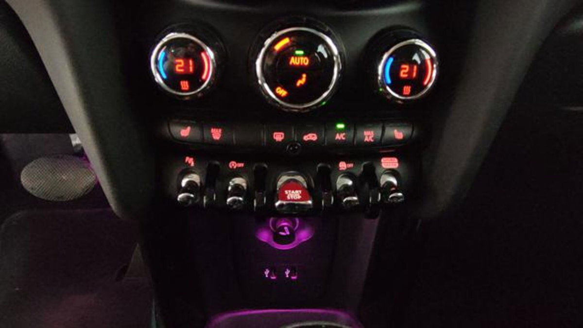 MINI Mini 1.5 Cooper D Business XL 5 porte (14)