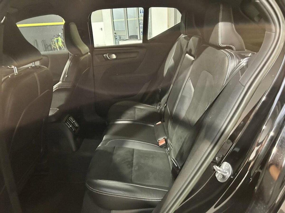 Volvo XC40 T5 Recharge Plug-in Hybrid R-design (13)
