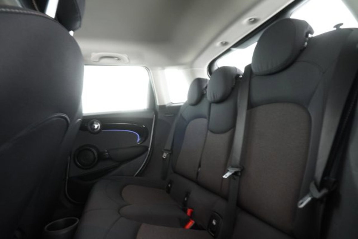 MINI Mini 1.5 Cooper Classic 5 porte (11)
