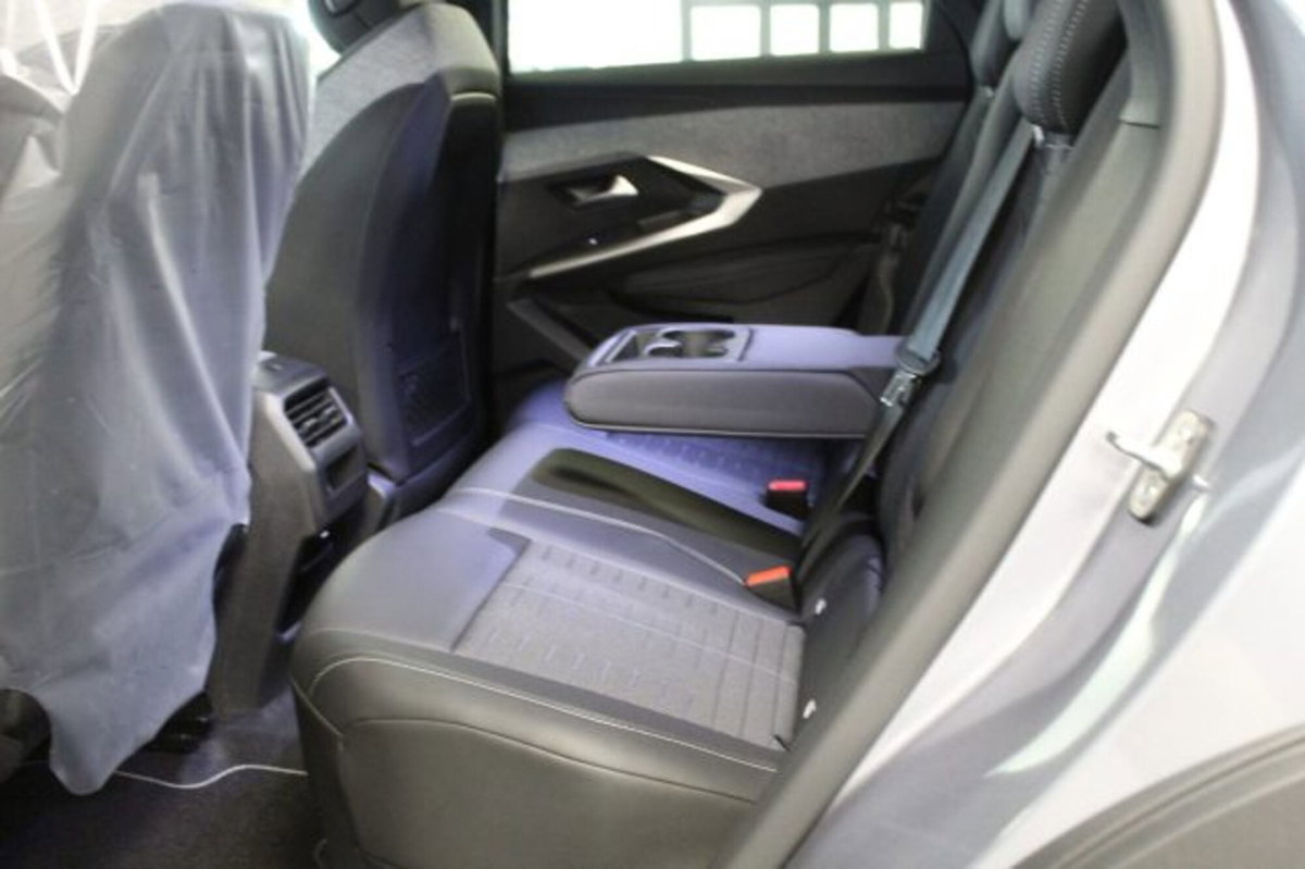 Peugeot 3008 1.2 hybrid GT 145cv e-dcs6 (14)