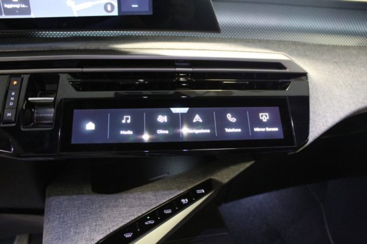 Peugeot 3008 1.2 hybrid GT 145cv e-dcs6 (17)