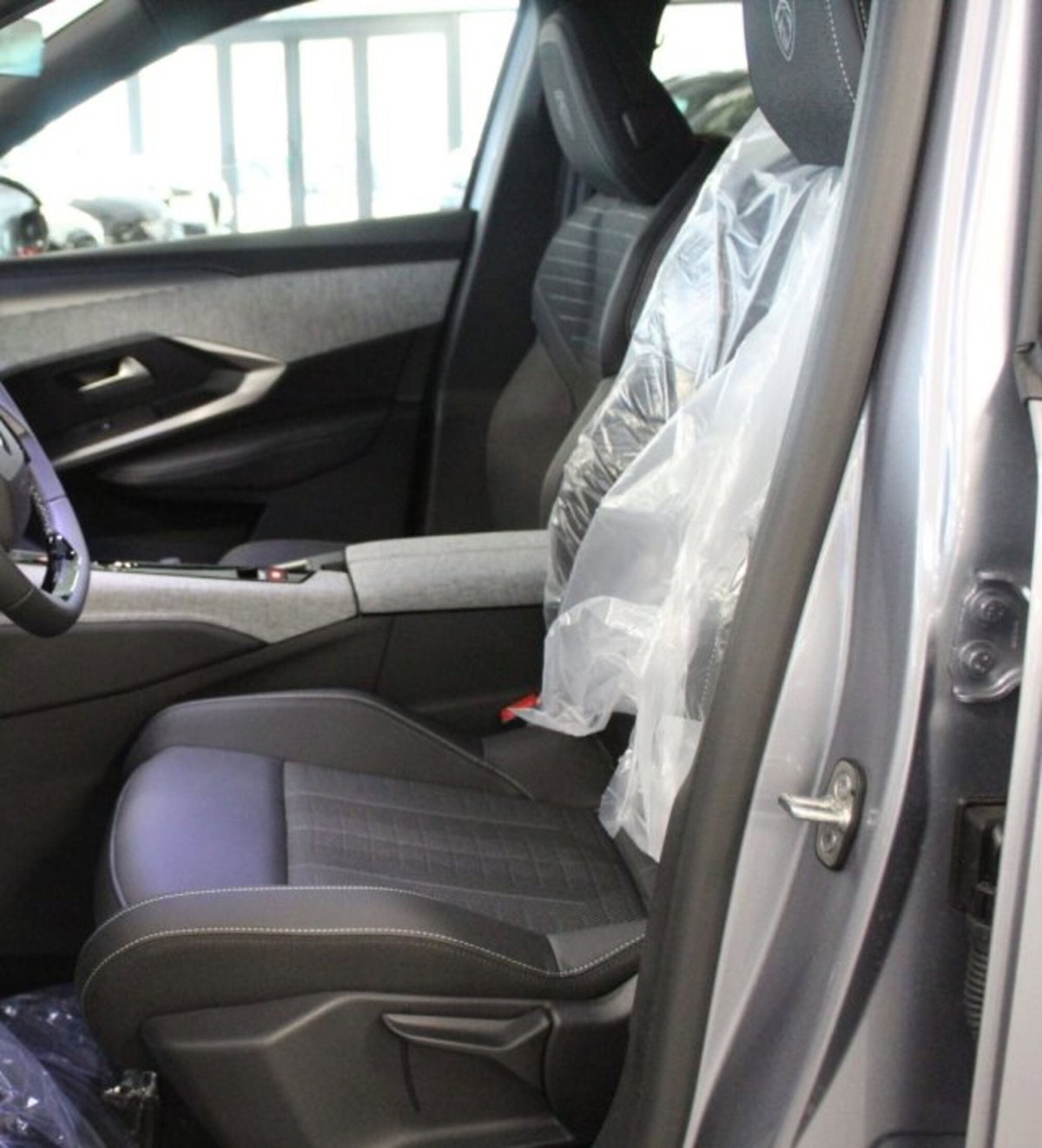 Peugeot 3008 1.2 hybrid GT 145cv e-dcs6 (2)