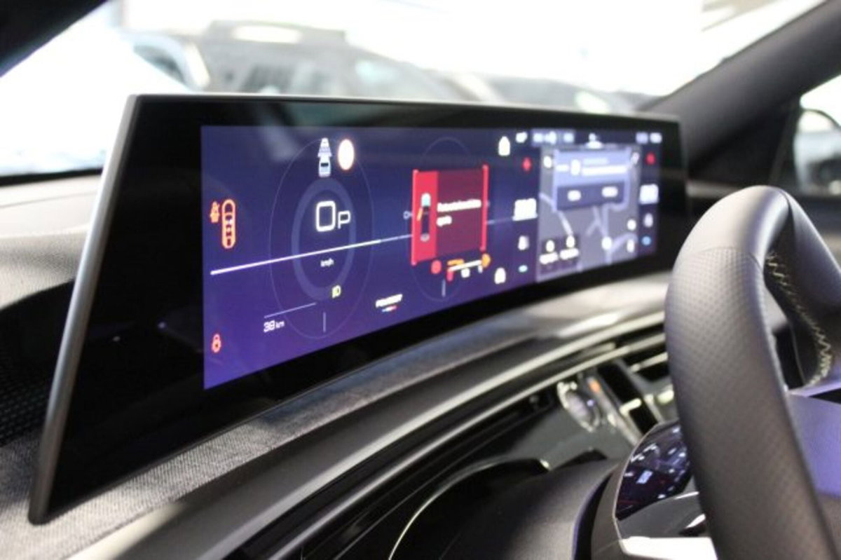 Peugeot 3008 1.2 hybrid GT 145cv e-dcs6 (6)