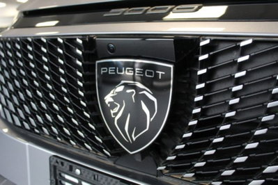 Peugeot 3008 1.2 hybrid GT 145cv e-dcs6 (5)