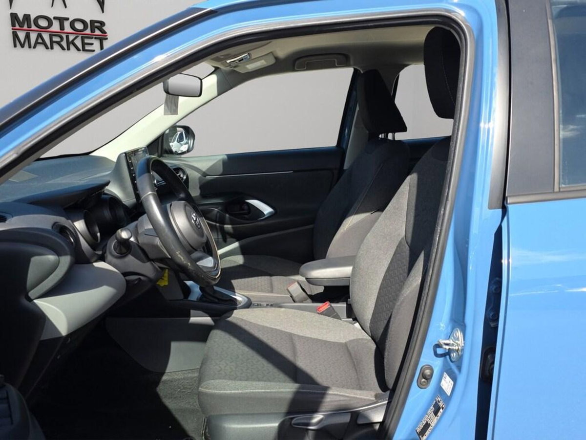 Toyota Yaris Cross 1.5h GR Sport Black Sky fwd 116cv e-cvt (15)