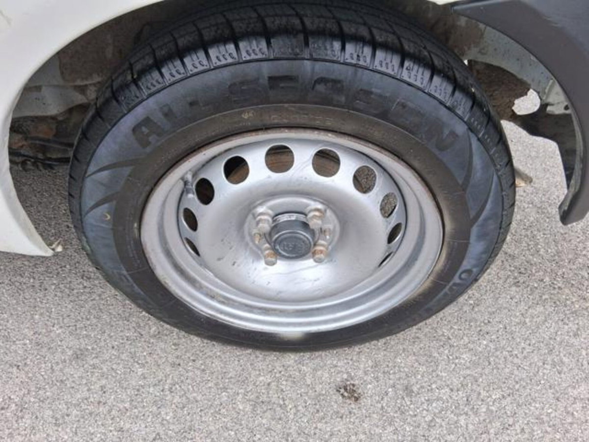 Fiat Punto 1.3 JTD 3 porte 2 p.ti Van (13)