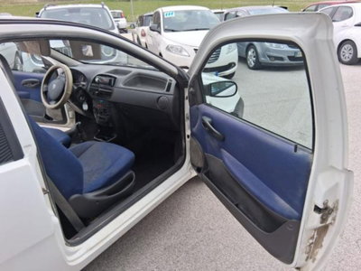 Fiat Punto 1.3 JTD 3 porte 2 p.ti Van (14)