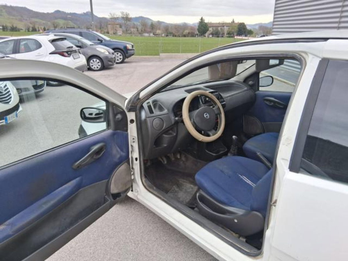 Fiat Punto 1.3 JTD 3 porte 2 p.ti Van (9)
