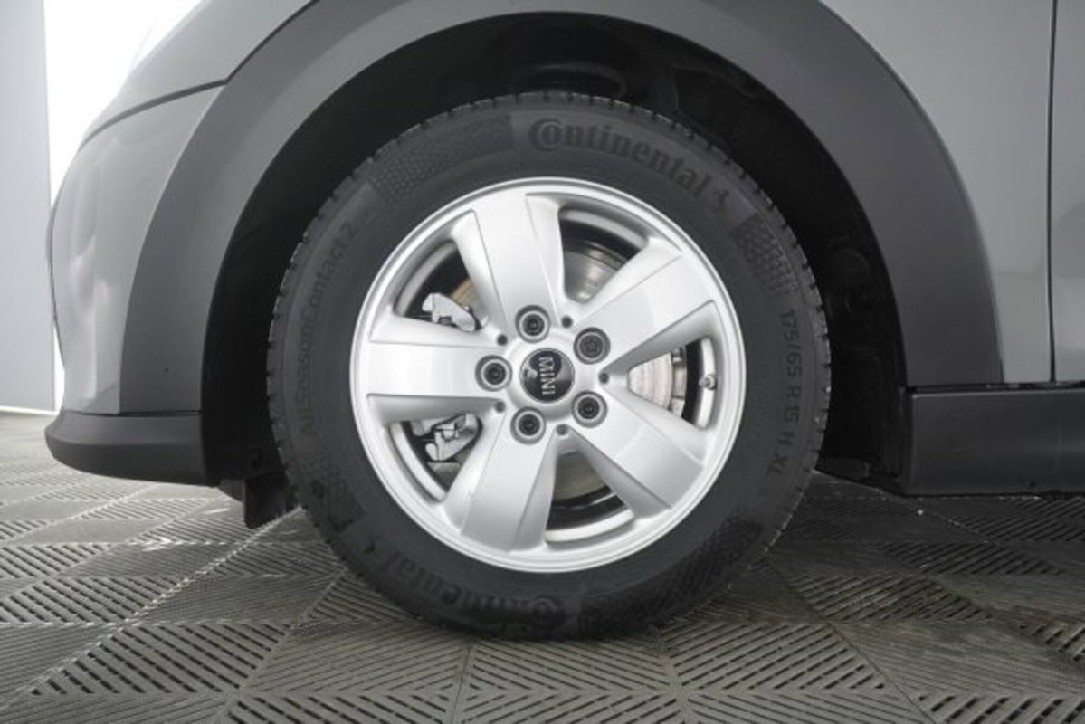 MINI Mini 1.5 Cooper Essential 5 porte (16)
