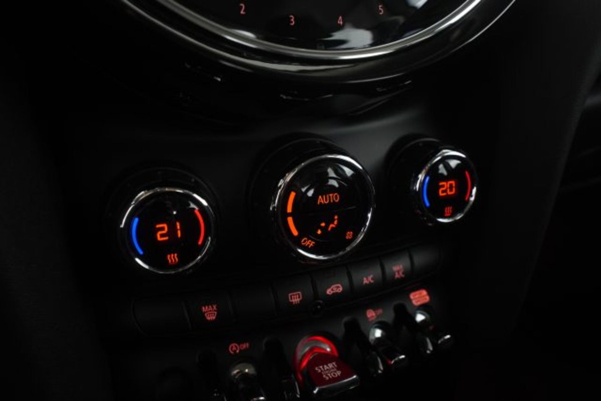 MINI Mini 1.5 Cooper Essential 5 porte (19)