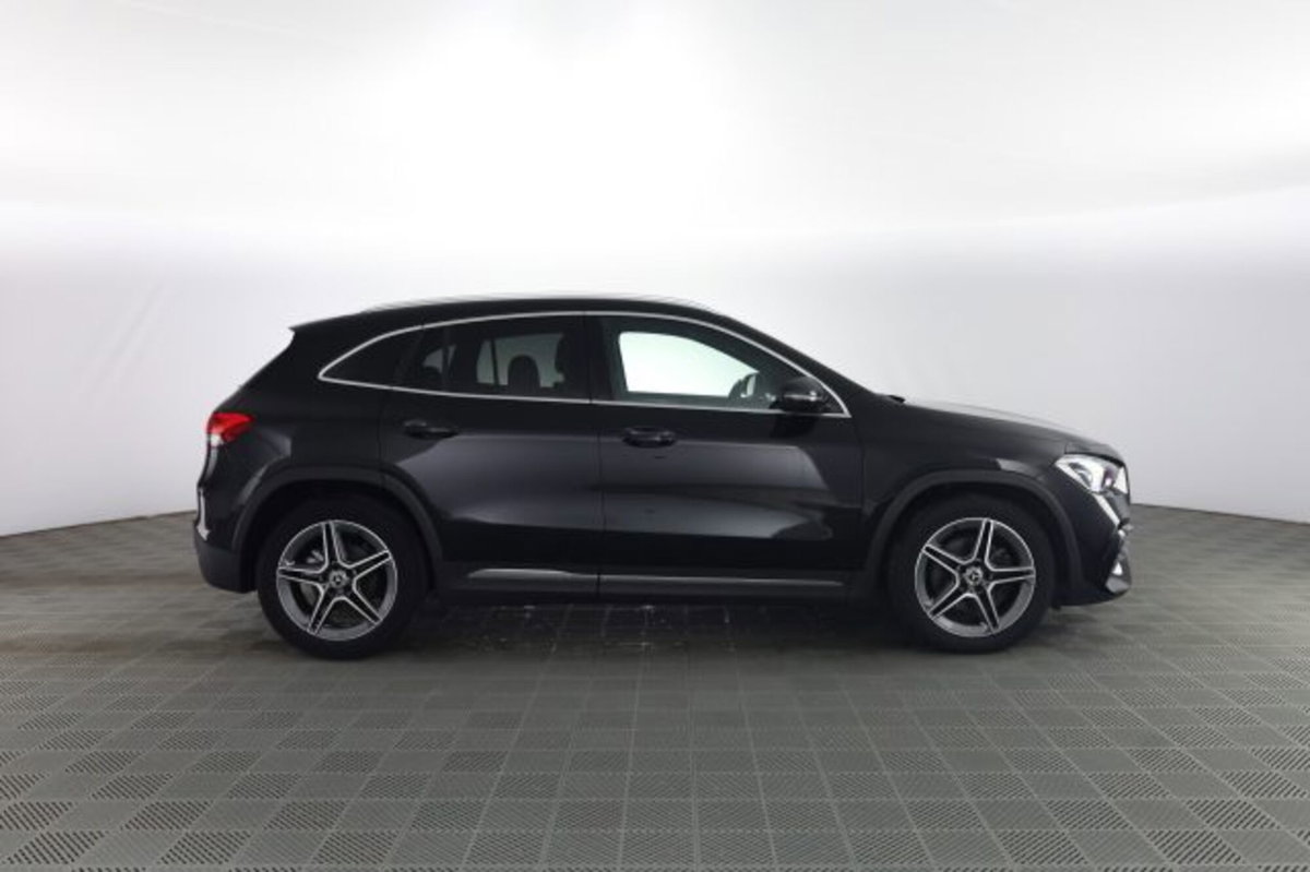 Mercedes-Benz CLA Shooting Brake 180 d Automatic Shooting Brake Premium (3)