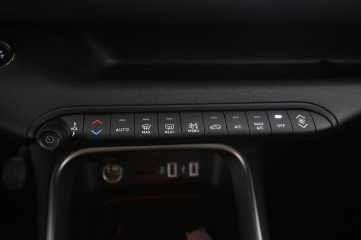 Jeep Avenger 1.2 turbo Summit fwd 100cv (12)