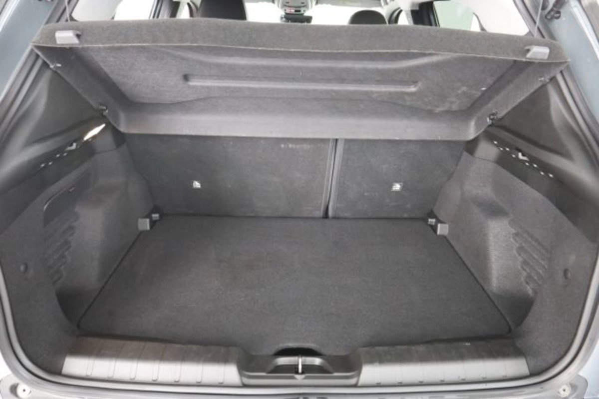 Jeep Avenger 1.2 turbo Summit fwd 100cv (6)