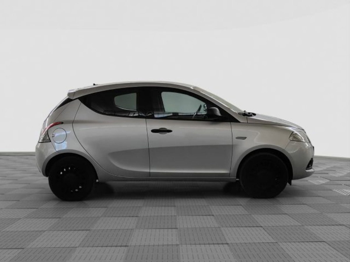 Lancia Ypsilon 1.2 69 CV 5 porte Elefantino Blu (6)
