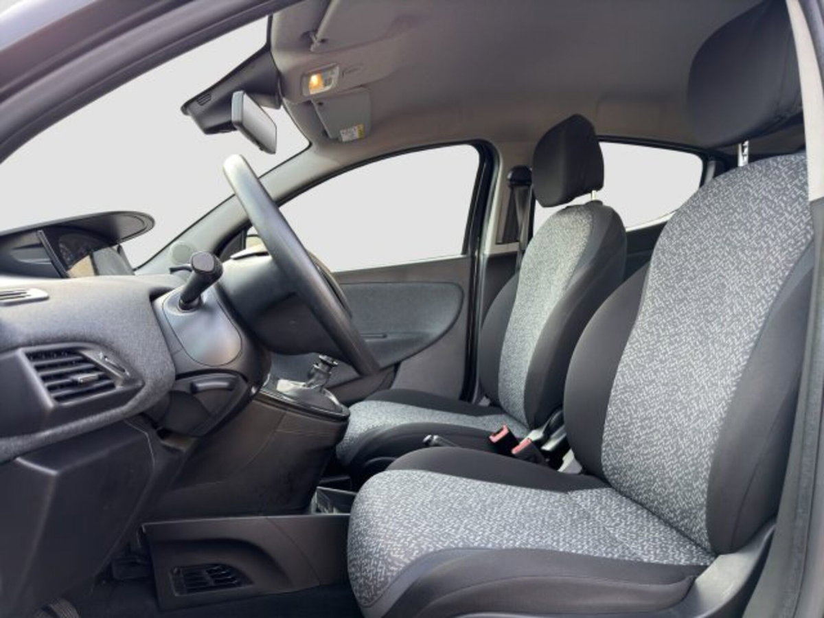 Lancia Ypsilon 1.0 FireFly 5 porte S&S Hybrid Ecochic Silver (10)