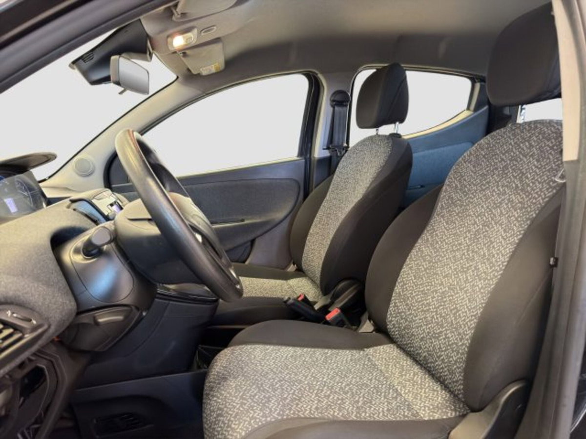 Lancia Ypsilon 1.0 FireFly 5 porte S&S Hybrid Ecochic Silver (9)