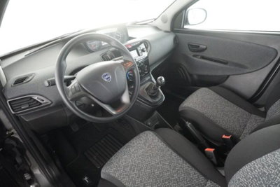 Lancia Ypsilon 1.0 FireFly 5 porte S&S Hybrid Silver Plus (9)