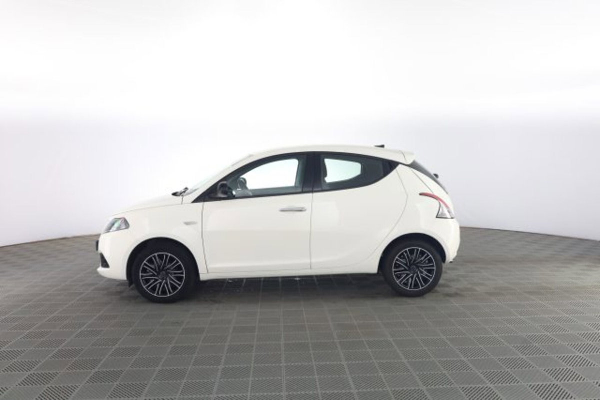 Lancia Ypsilon 1.0 FireFly 5 porte S&S Hybrid Ecochic Gold (7)