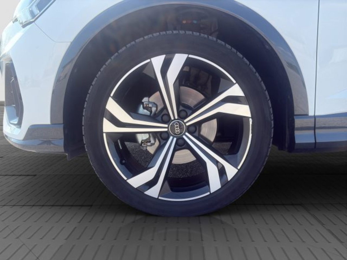 Audi Q3 Sportback 35 2.0 tdi Identity Black s-tronic (15)