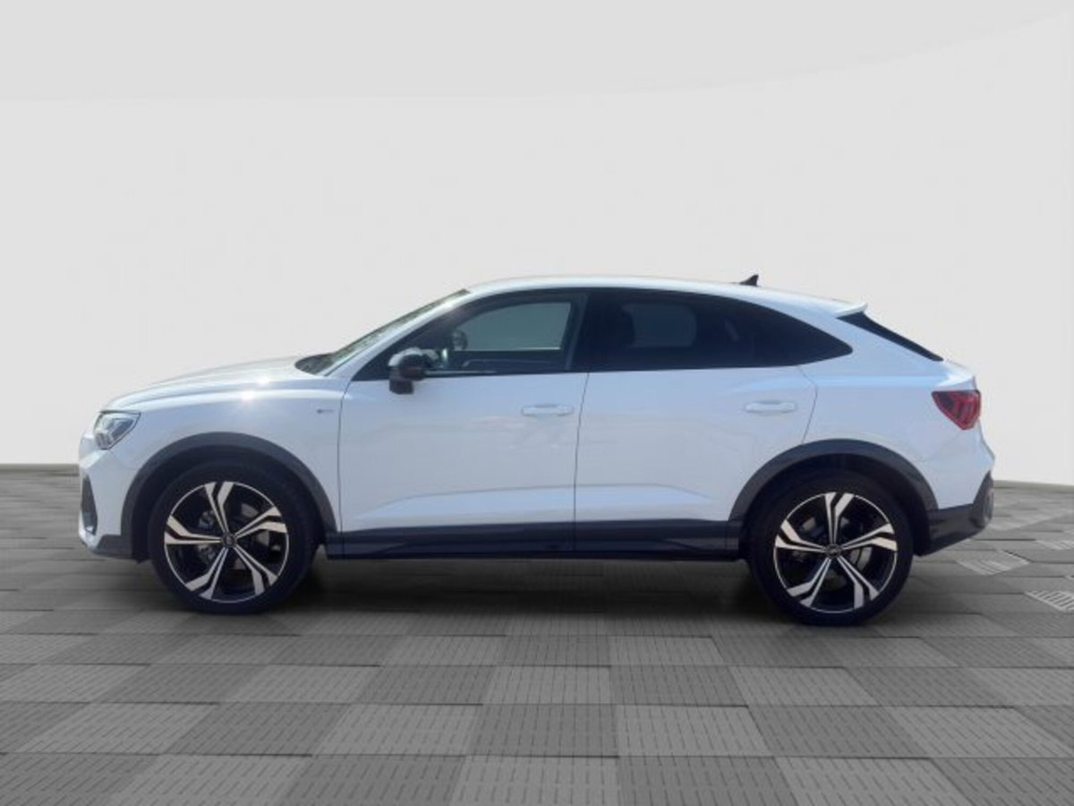 Audi Q3 Sportback 35 2.0 tdi Identity Black s-tronic (2)
