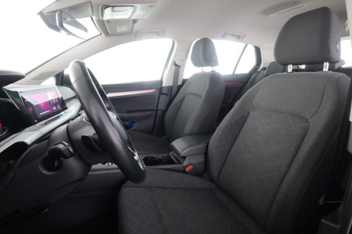 Volkswagen Golf Variant 1.0 eTSI EVO DSG Life (2)