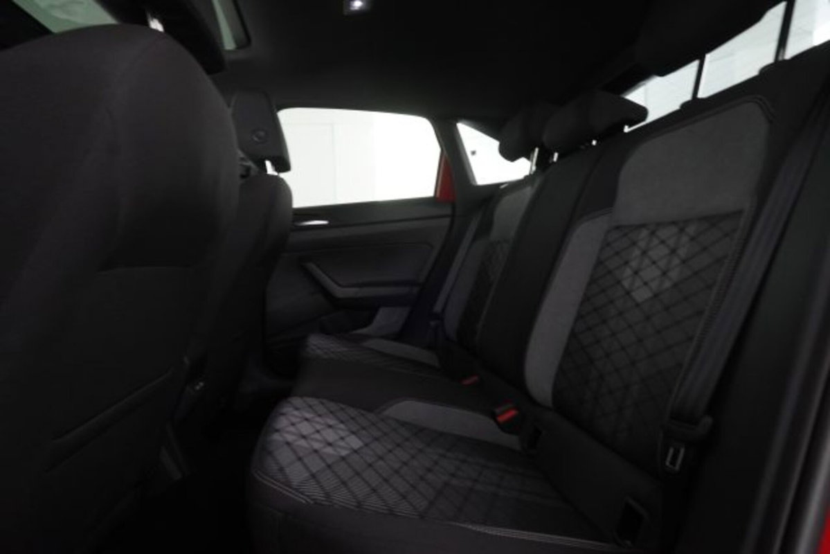 Volkswagen Taigo 1.0 TSI 110 CV DSG R-Line (11)