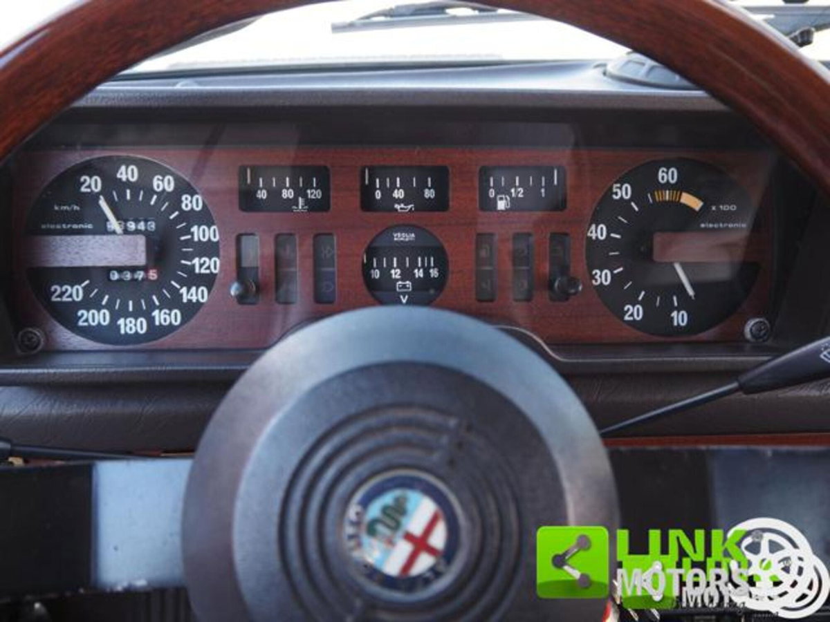 Alfa Romeo Alfetta 2.0i Quadrifoglio Oro (11)