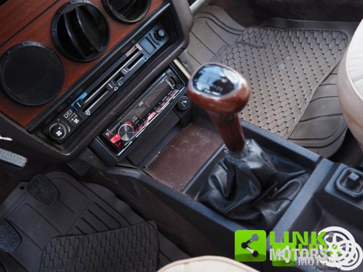 Alfa Romeo Alfetta 2.0i Quadrifoglio Oro (15)